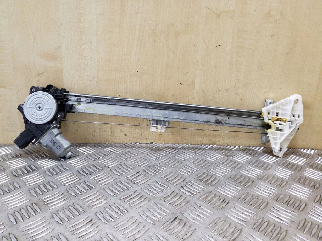 Front door window regulator with motor 204110