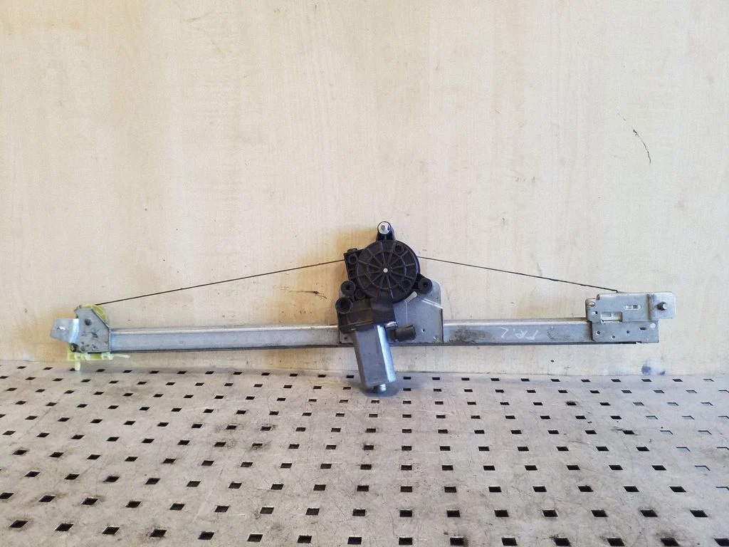 Front door window regulator with motor 91165704H