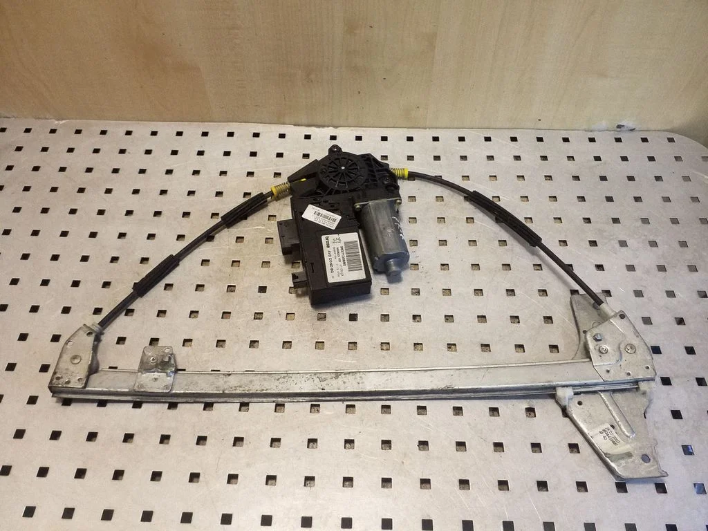 Front door window regulator with motor 9637130680