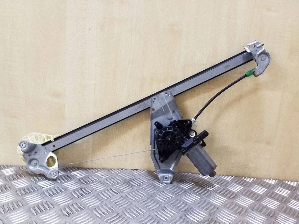 Priekinio el. lango pakėlimo mechanizmo komplektas