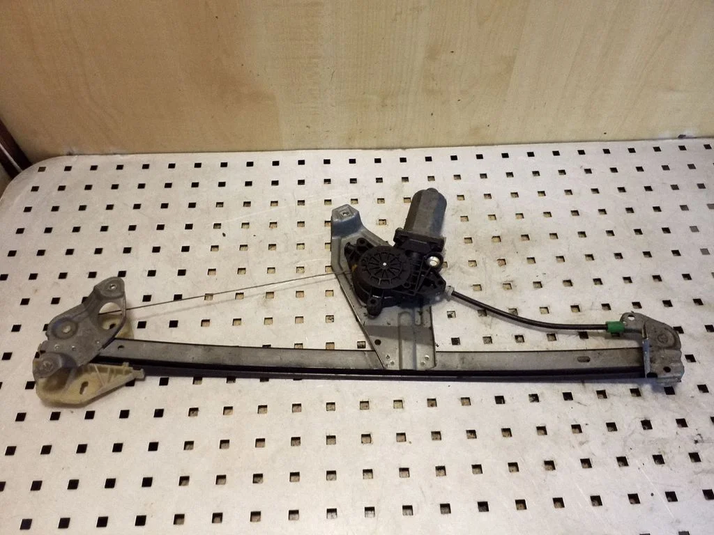 Priekinio el. lango pakėlimo mechanizmo komplektas