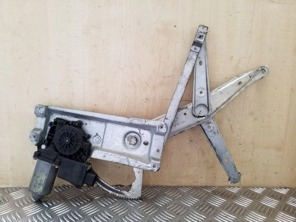 Priekšējā el. loga pacēlāja mehānisma komplekts 09153596
