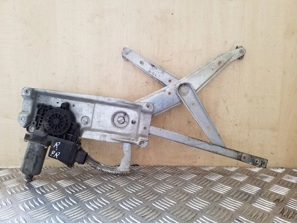 Priekšējā el. loga pacēlāja mehānisma komplekts 90520226