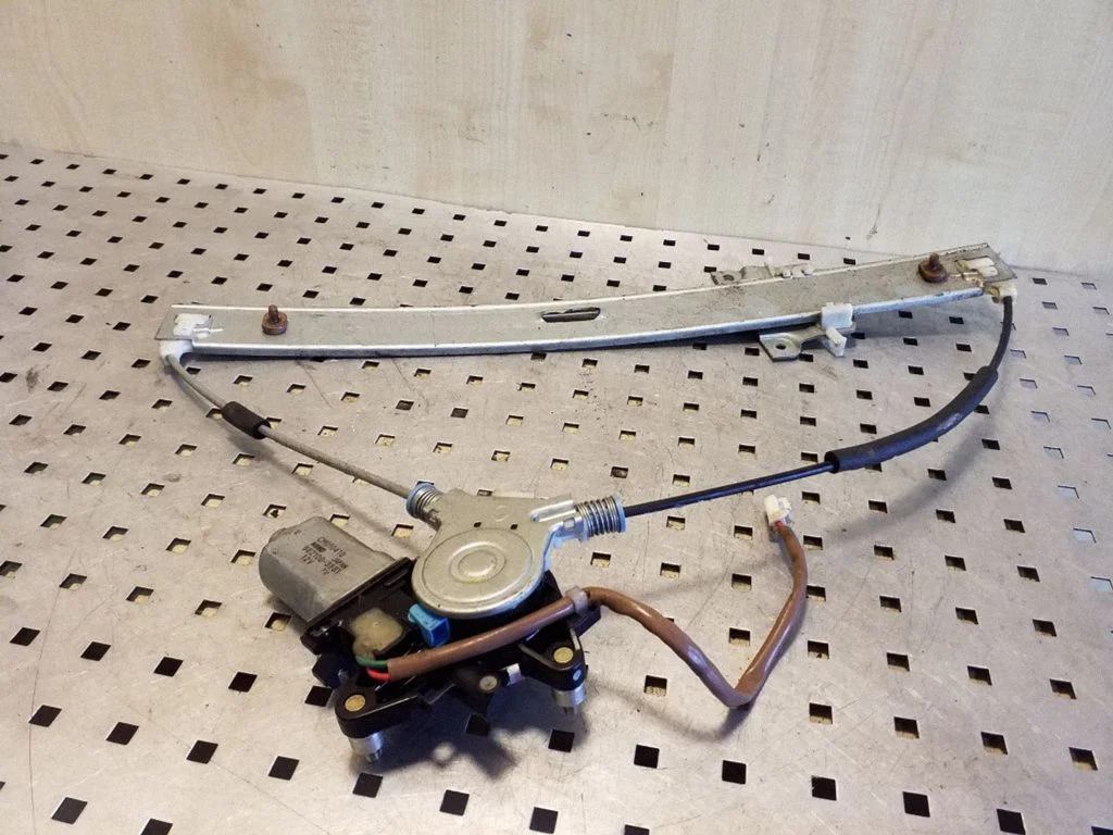 Priekšējā el. loga pacēlāja mehānisma komplekts CM010410