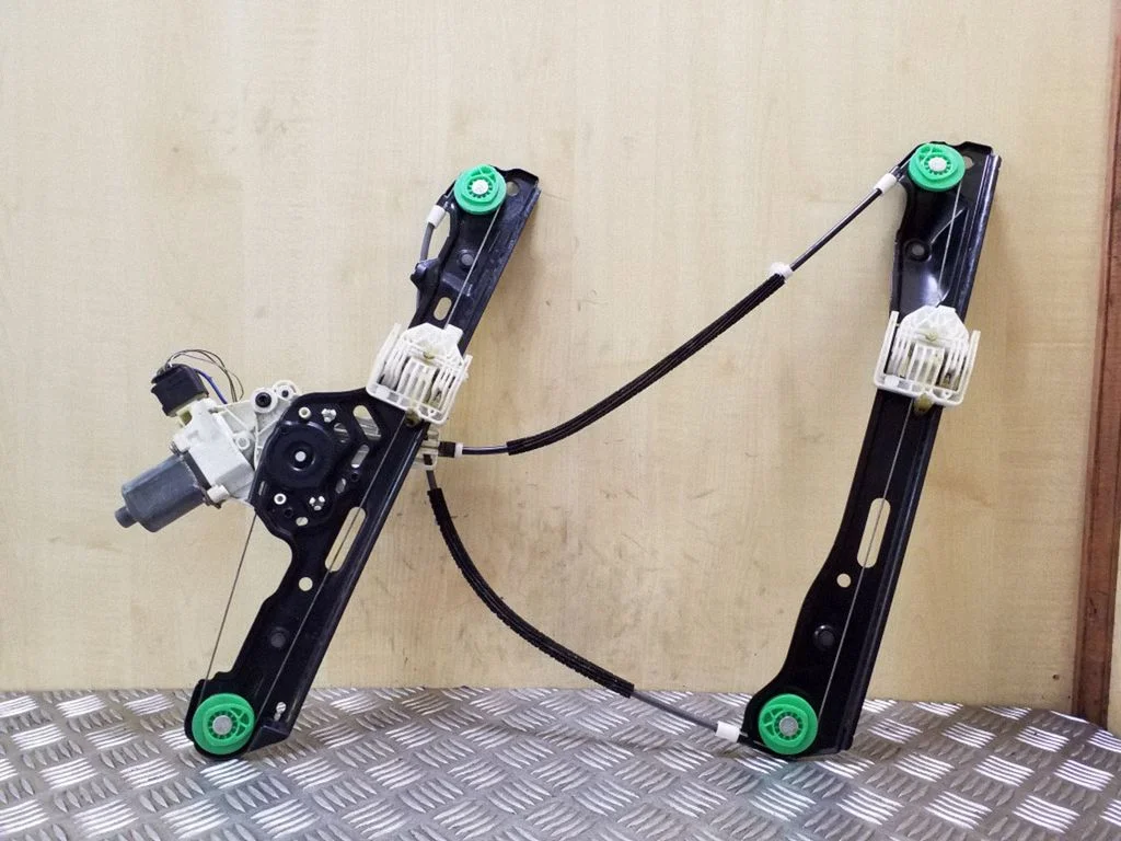 Priekinio el. lango pakėlimo mechanizmo komplektas