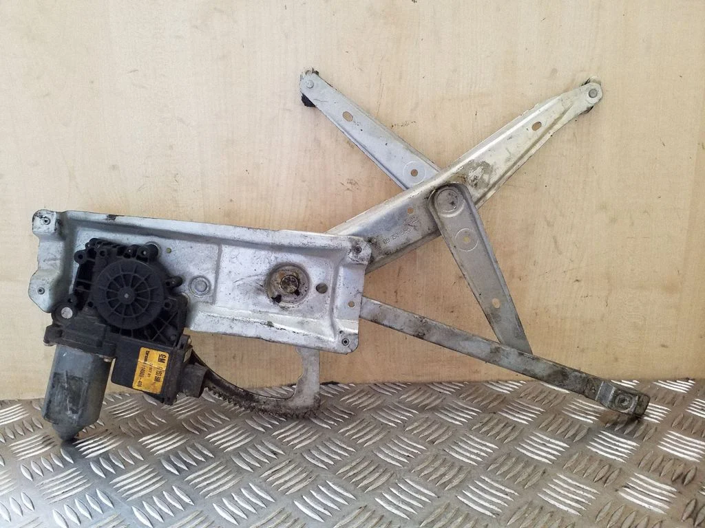 Priekšējā el. loga pacēlāja mehānisma komplekts 09153596