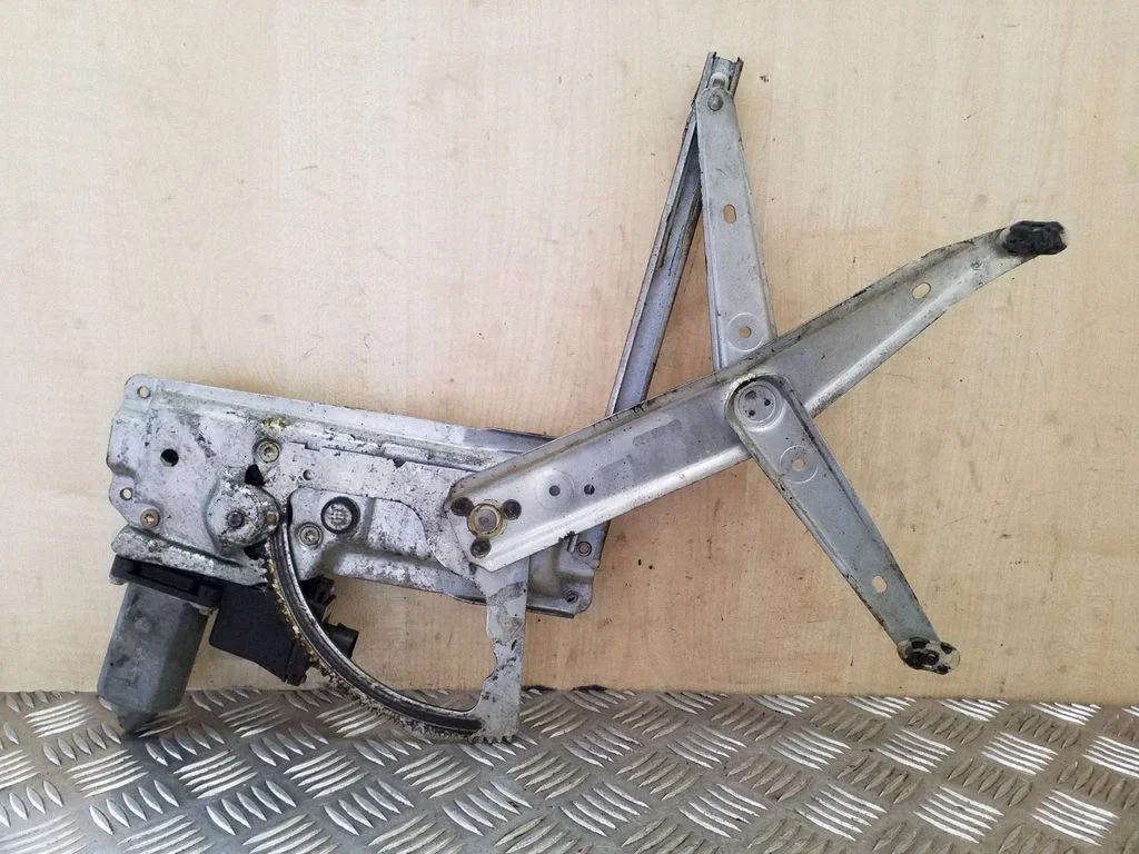 Priekšējā el. loga pacēlāja mehānisma komplekts 09153595