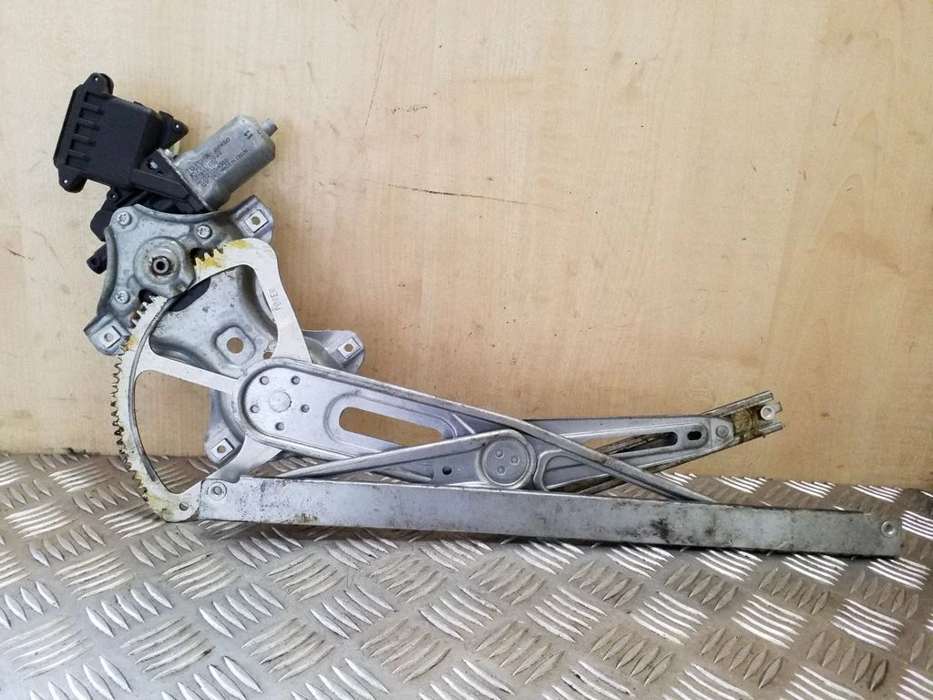 Front door window regulator with motor 912019103