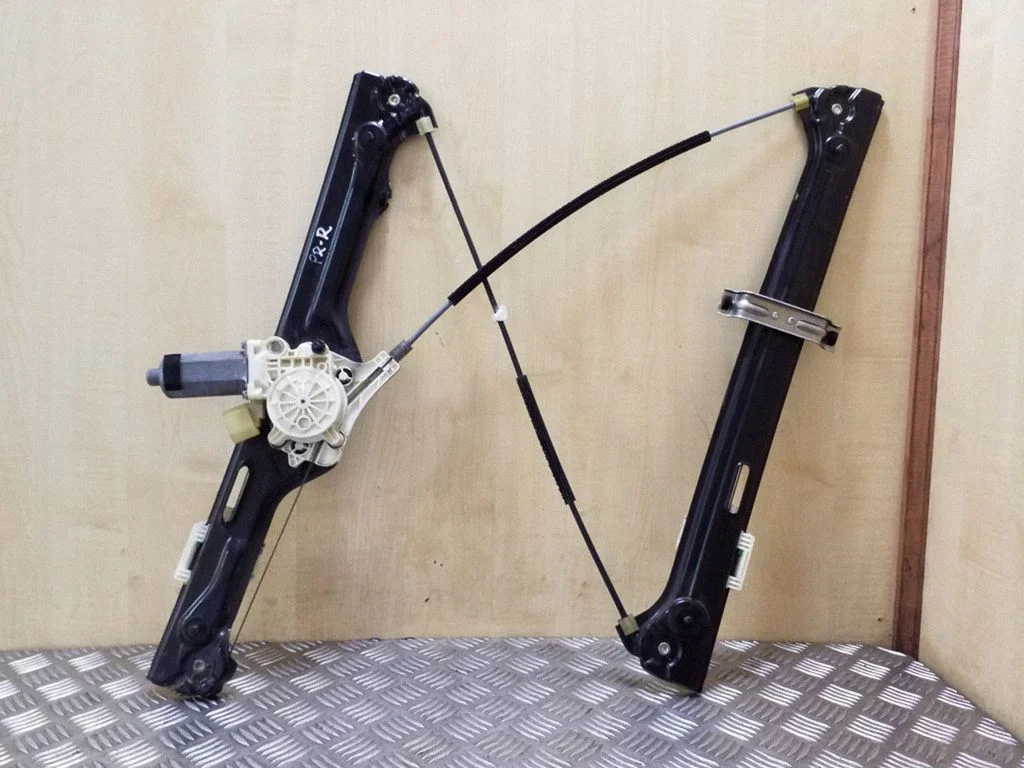 Front door window regulator with motor 7137020S