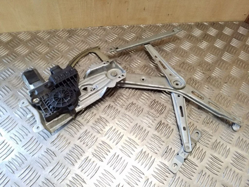 Priekinio el. lango pakėlimo mechanizmo komplektas