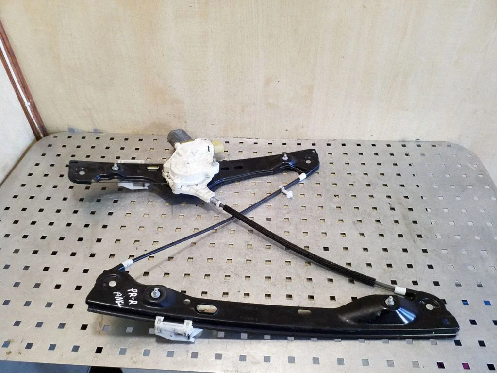 Priekšējā el. loga pacēlāja mehānisma komplekts – BMW 3. sērija E90 E91 (2005-2012)