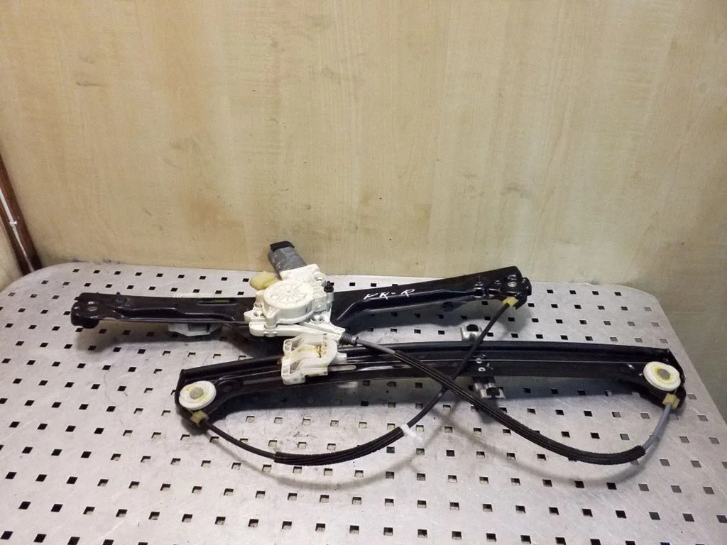 Front door window regulator with motor 6967262