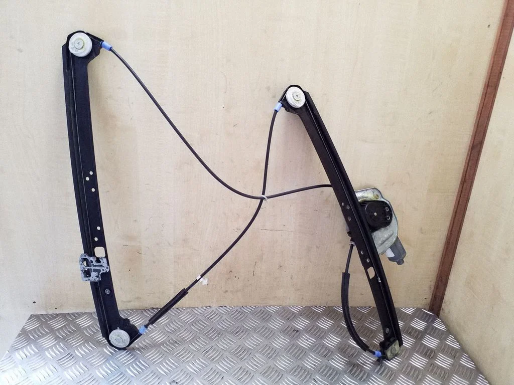 Front door window regulator with motor 83810209
