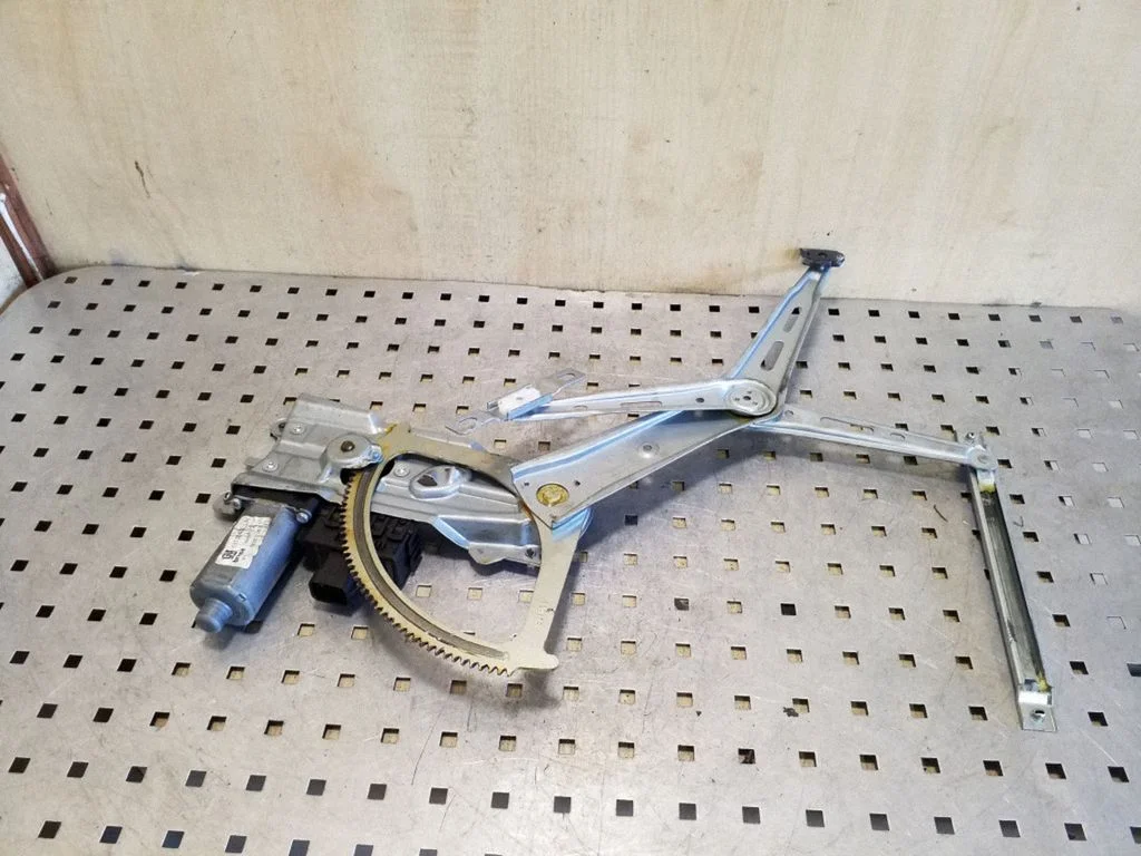 Priekinio el. lango pakėlimo mechanizmo komplektas