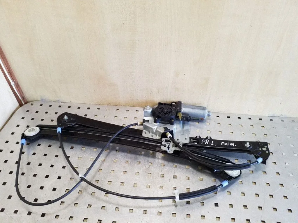 Front door window regulator with motor 83810199