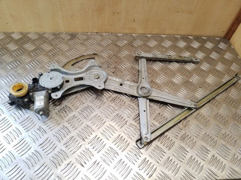 Priekinio el. lango pakėlimo mechanizmo komplektas