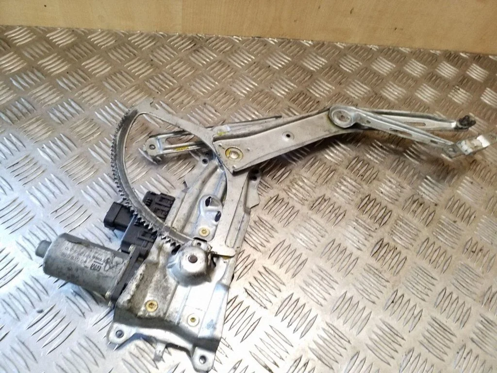 Priekinio el. lango pakėlimo mechanizmo komplektas