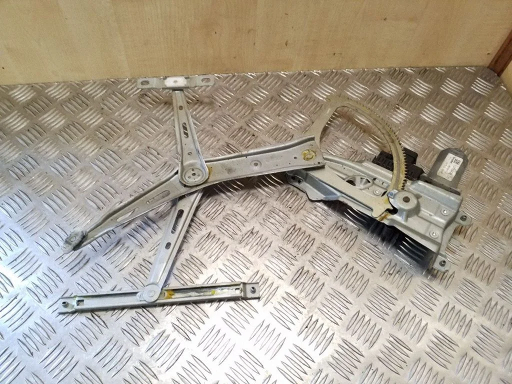 Priekinio el. lango pakėlimo mechanizmo komplektas