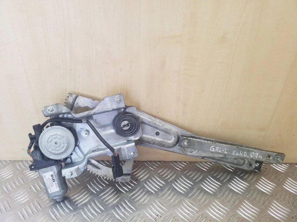 Front door window regulator with motor 834503E000