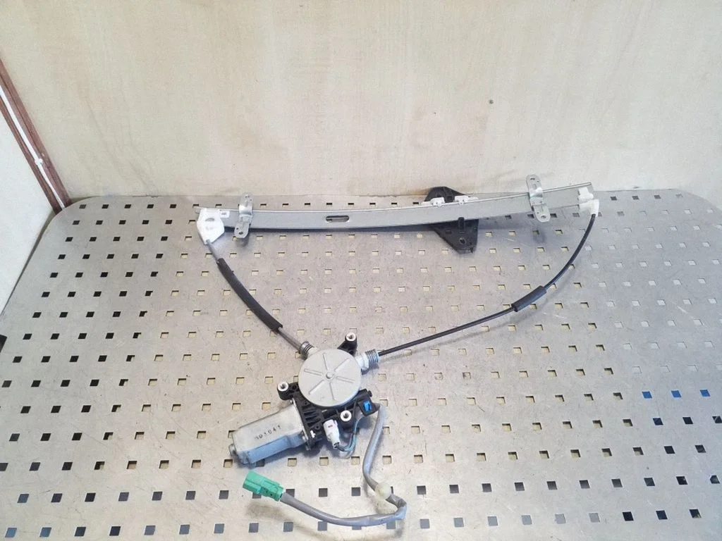 Front door window regulator with motor – right