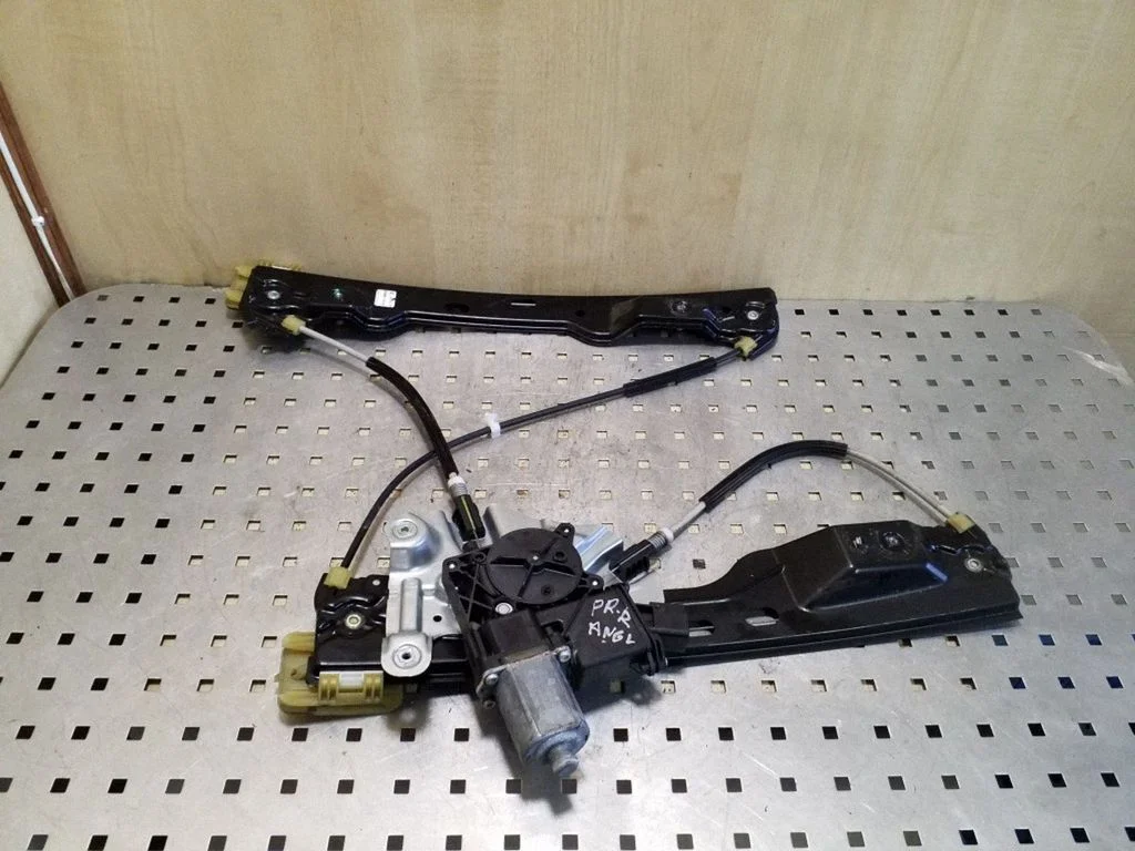 Priekinio el. lango pakėlimo mechanizmo komplektas