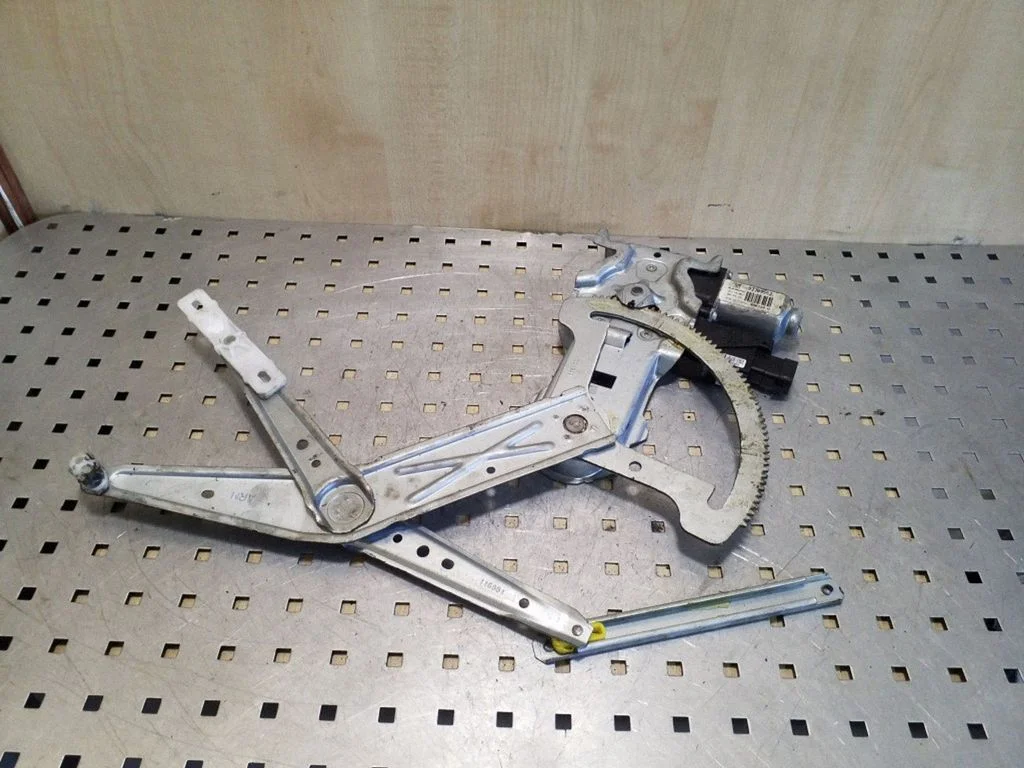 Priekinio el. lango pakėlimo mechanizmo komplektas