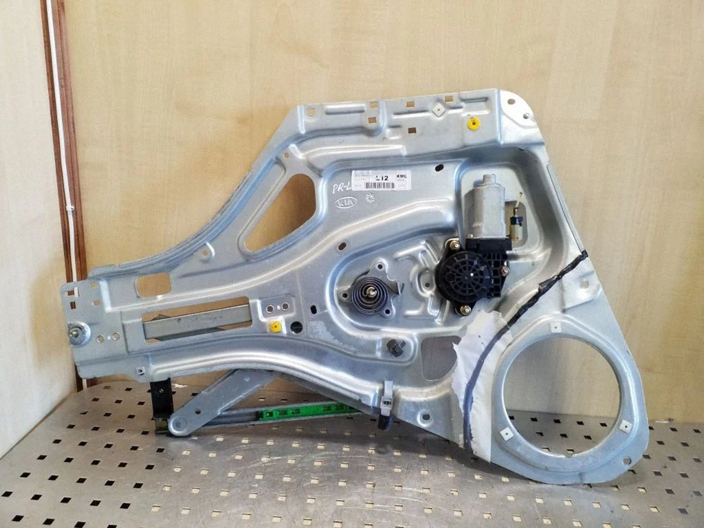 Front door window regulator with motor 824701FXXX