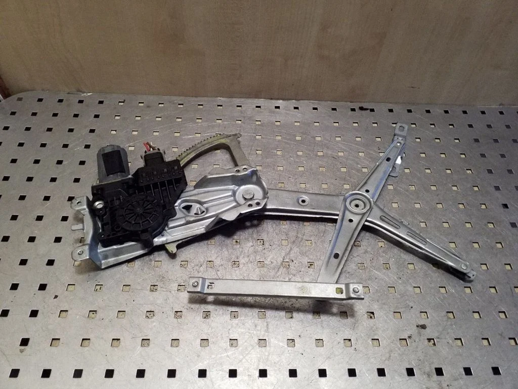 Priekinio el. lango pakėlimo mechanizmo komplektas