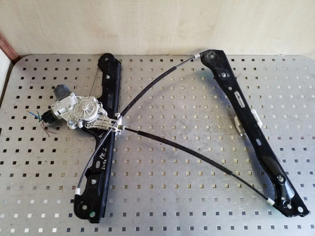 Priekinio el. lango pakėlimo mechanizmo komplektas