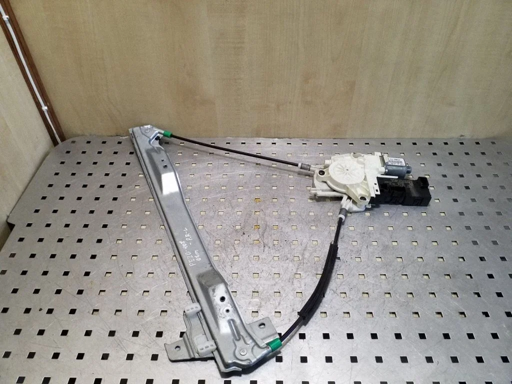 Front door window regulator with motor 9663036680