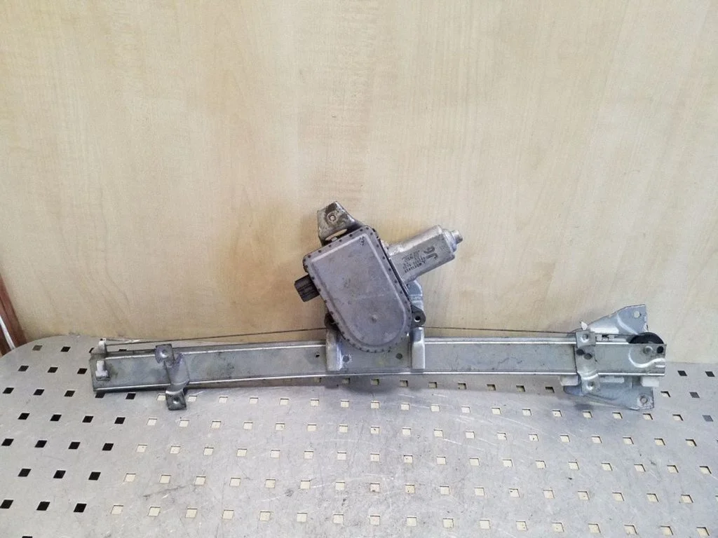 Priekinio el. lango pakėlimo mechanizmo komplektas