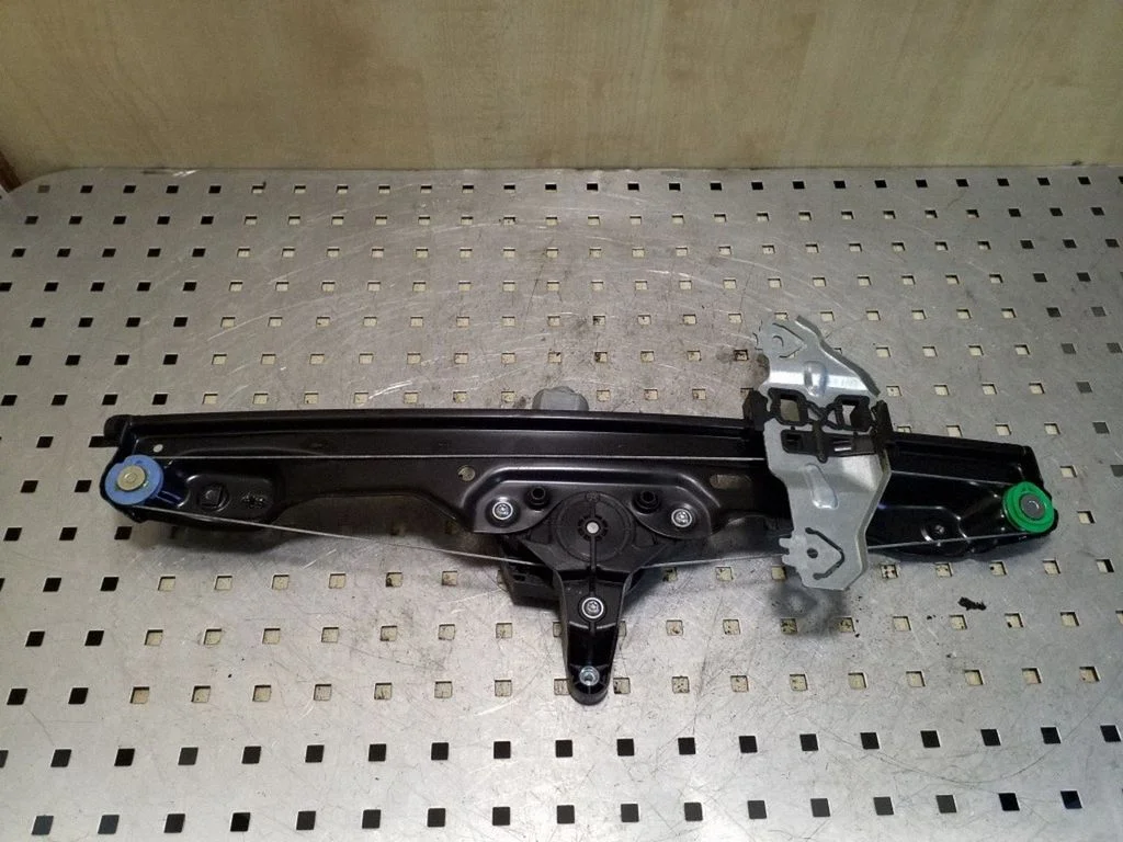 Front door window regulator with motor 807215503R