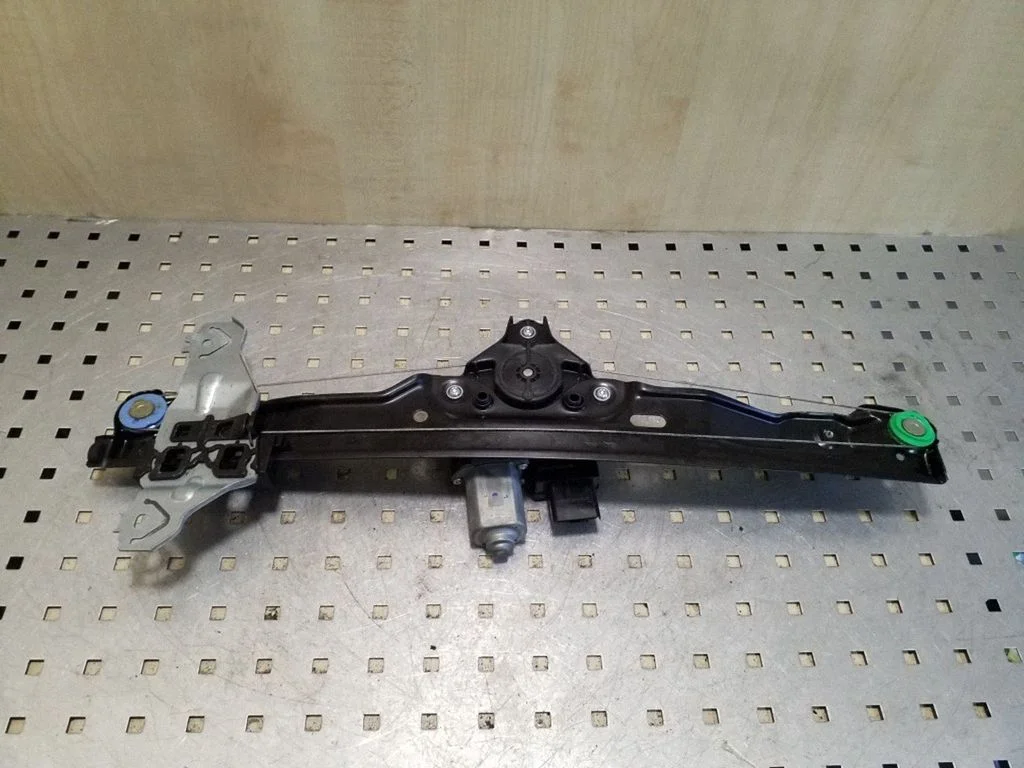 Front door window regulator with motor 807208178R