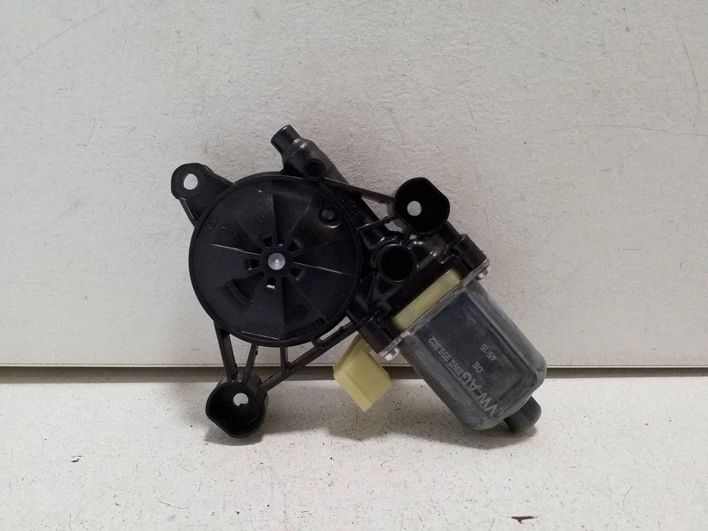 Esiukse aknatõstuki mootor 8W0959802 – Audi Q7 4M (2015-)