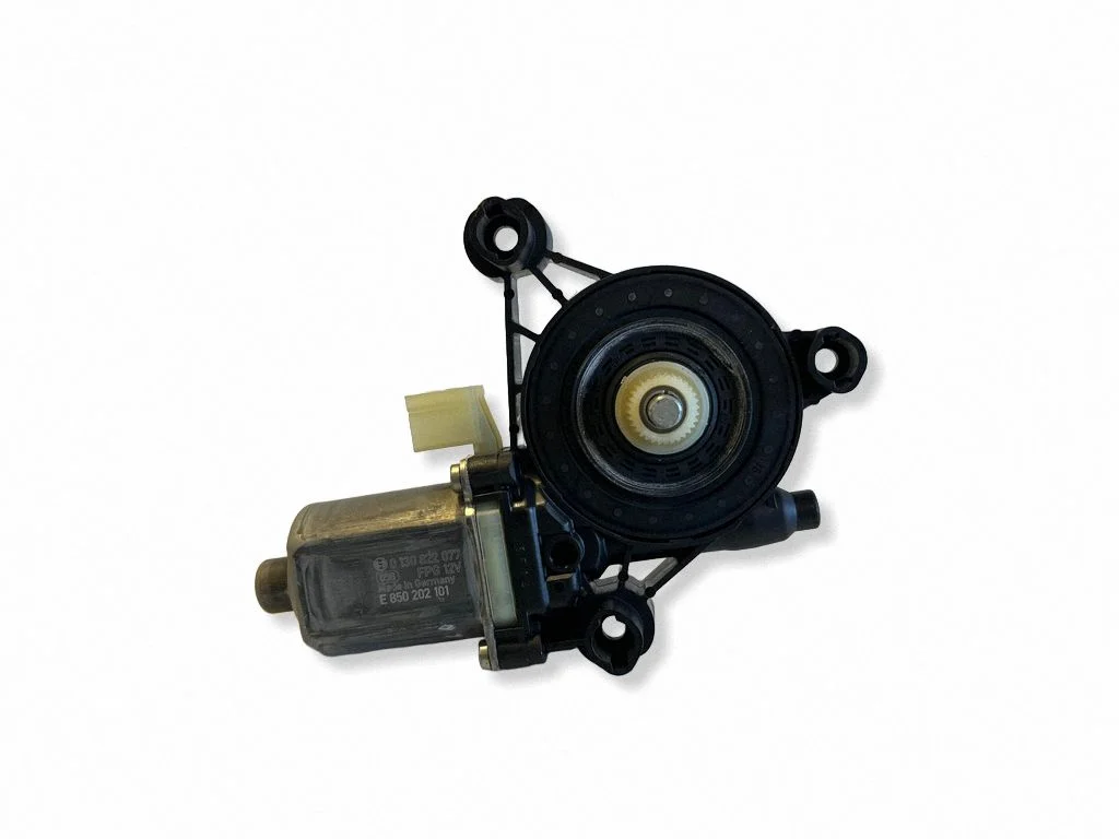 Esiukse aknatõstuki mootor 0130822077