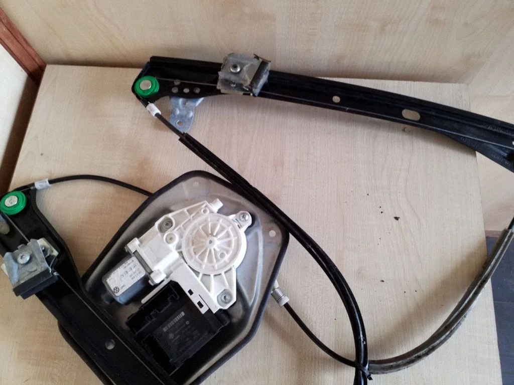 Front door window regulator with motor 1K5837402AJ