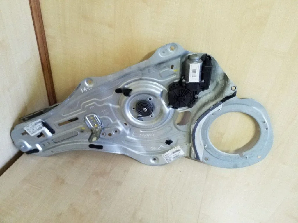 Front door window regulator with motor 402395B