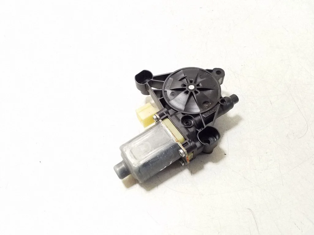 Priekšējā loga pacēlāja motoriņš 5Q0959802B