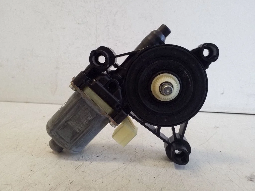 Front door window regulator motor 5Q0959802C