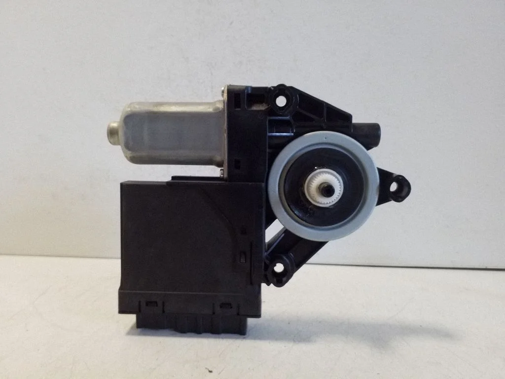 Priekšējā loga pacēlāja motoriņš 31674756