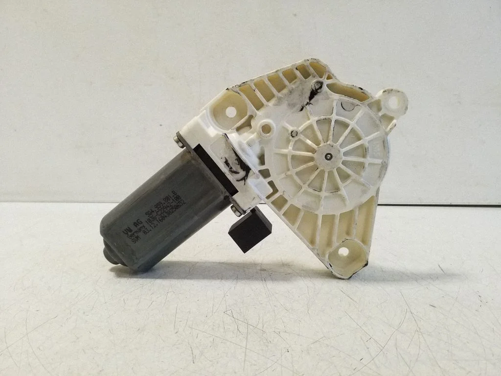 Front door window regulator motor 5Q4959801B