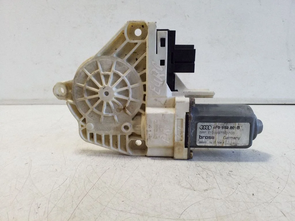 Priekšējā loga pacēlāja motoriņš 4F0959801B