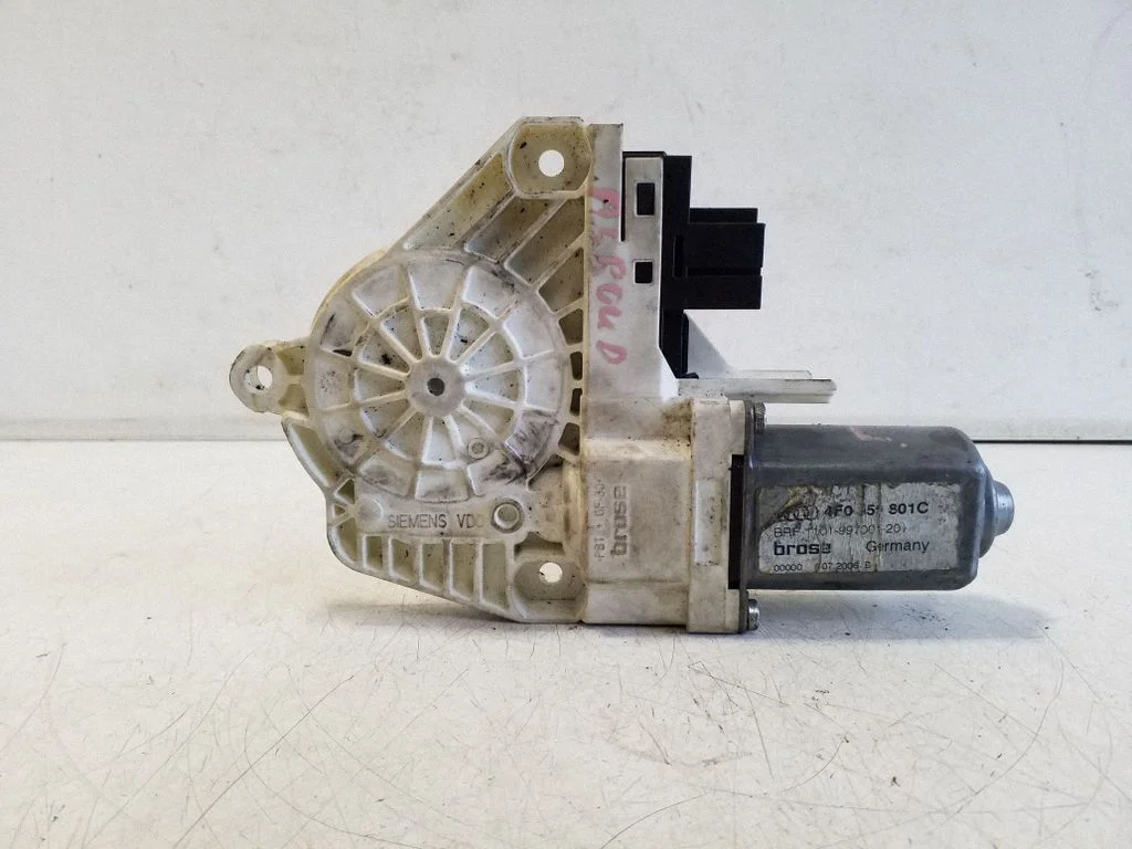 Priekšējā loga pacēlāja motoriņš 4F0959801C