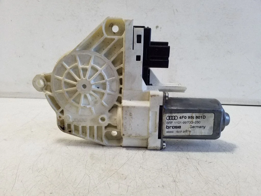 Priekšējā loga pacēlāja motoriņš 4F0959801D