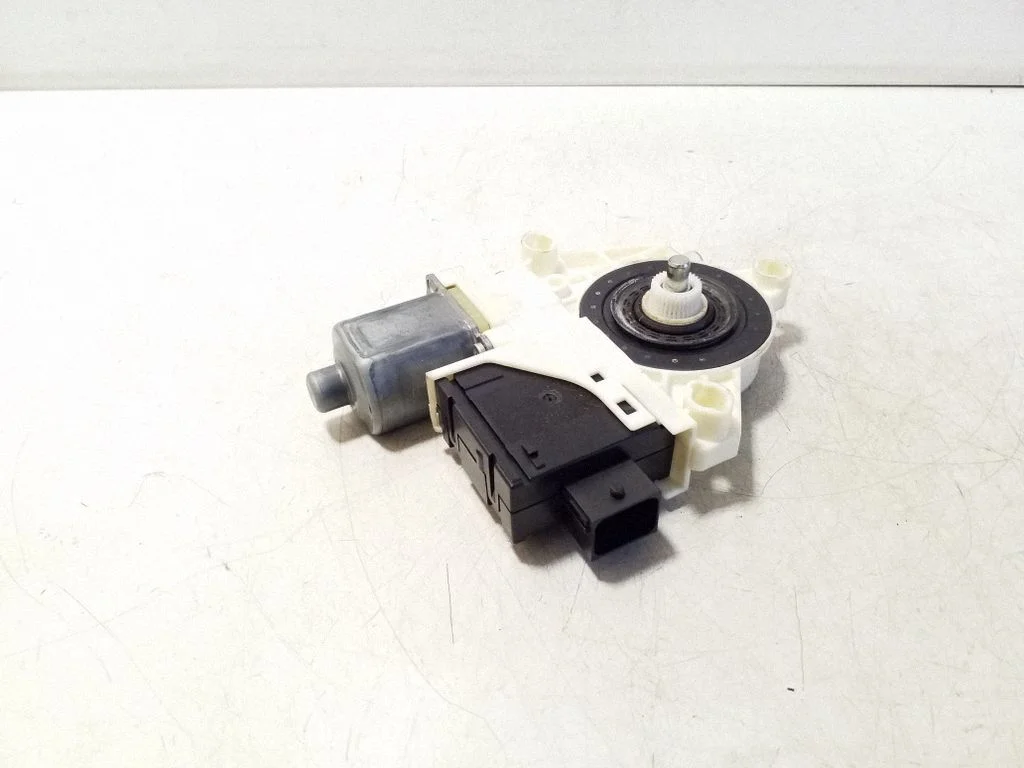 Front door window regulator motor C37723103