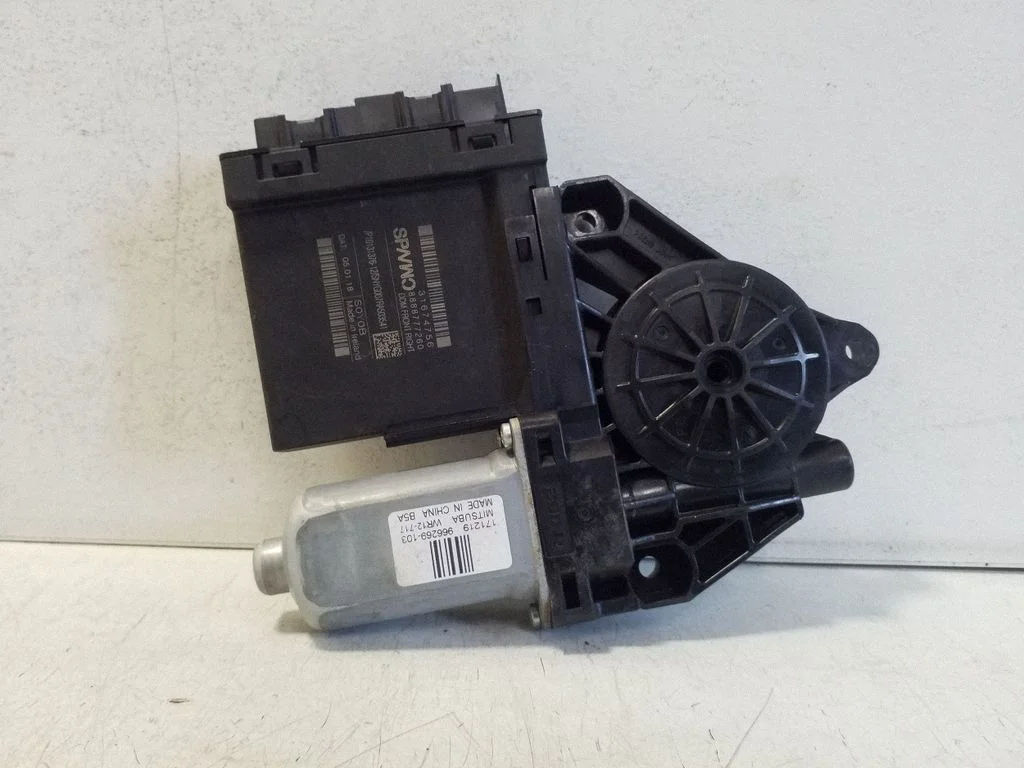 Priekšējā loga pacēlāja motoriņš 31674756