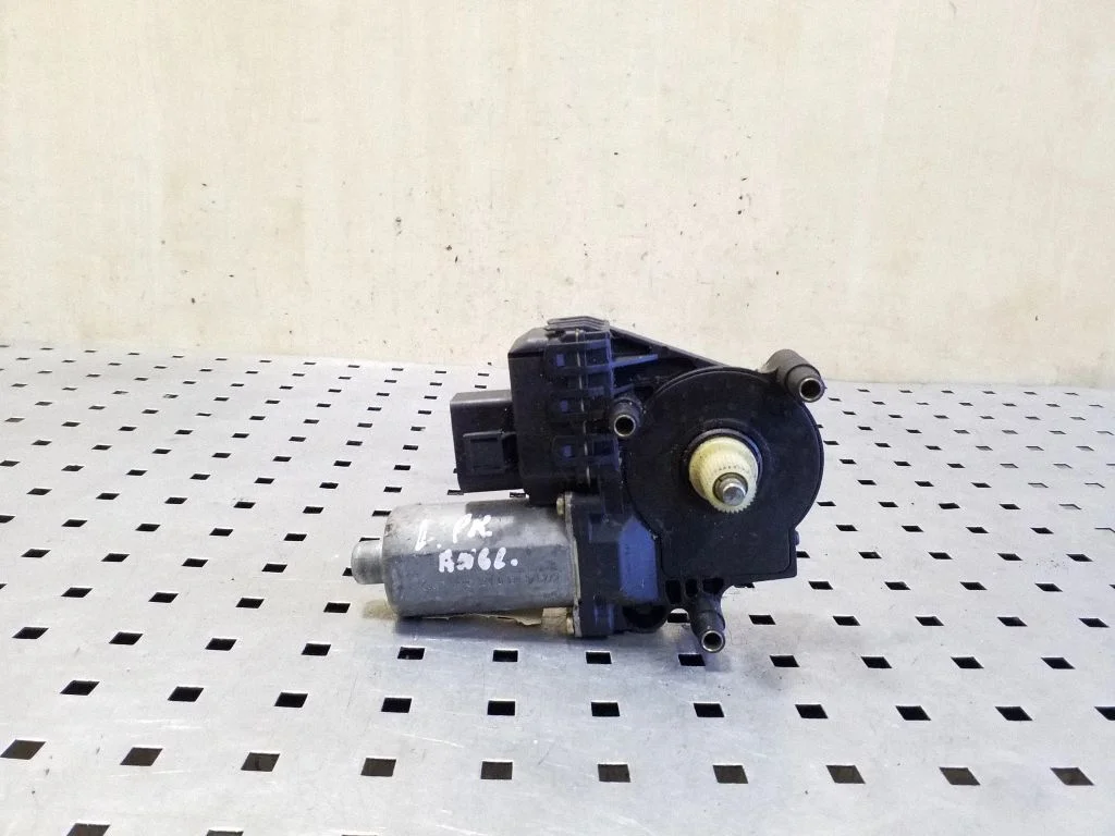 Priekšējā loga pacēlāja motoriņš 0130821775