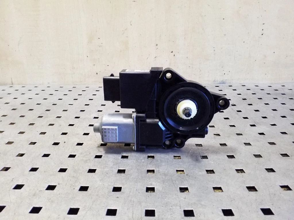 Front door window regulator motor 82450K0010