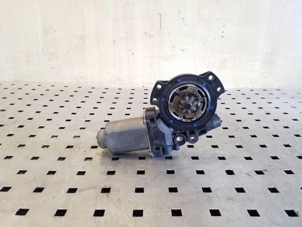 Priekšējā loga pacēlāja motoriņš 402391B