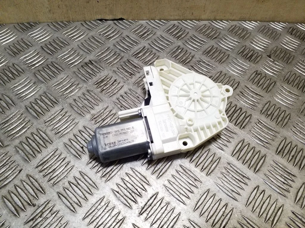 Front door window regulator motor 8K0959802B
